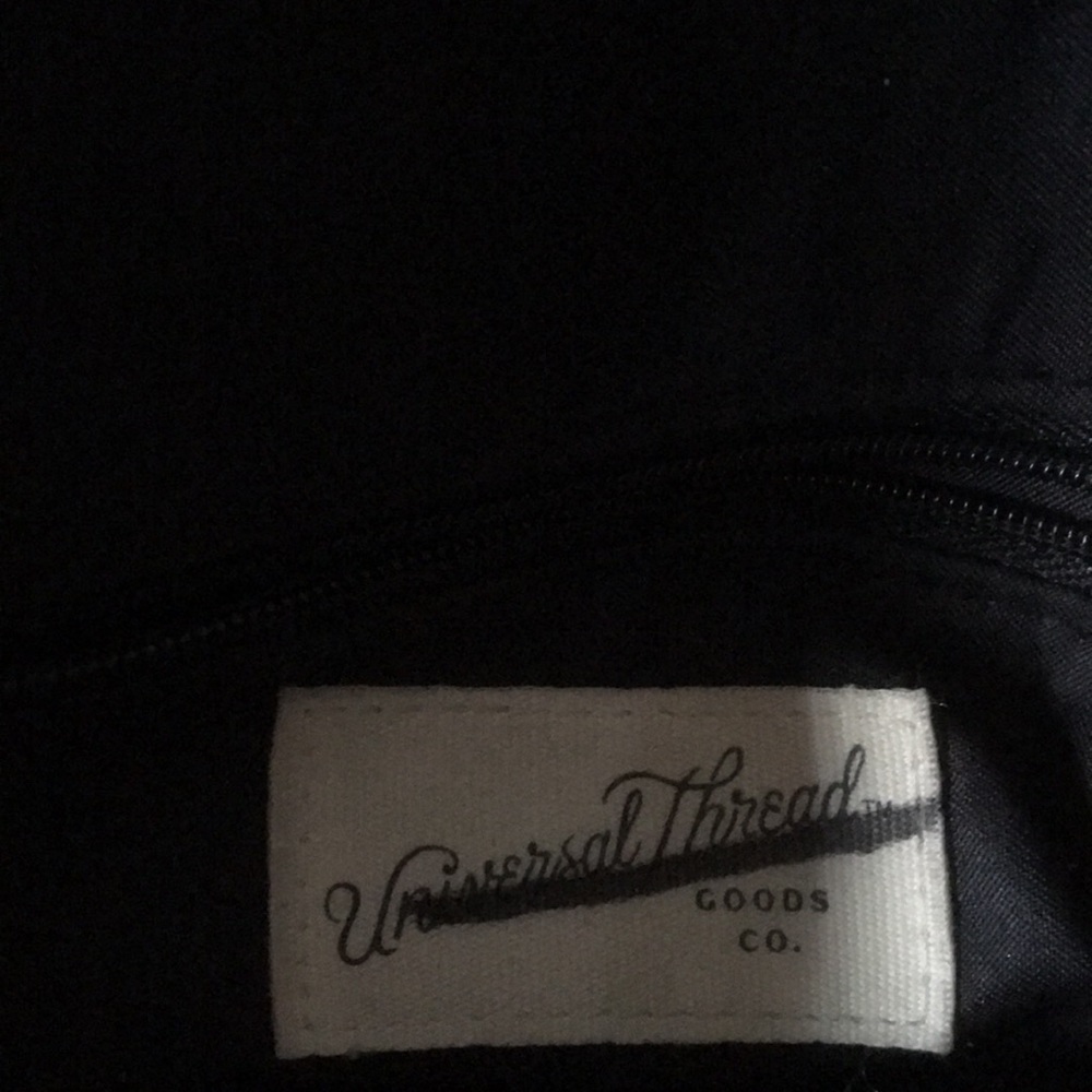 Universal Thread Vegan Leather Black Crossbody - Picture 2 of 2
